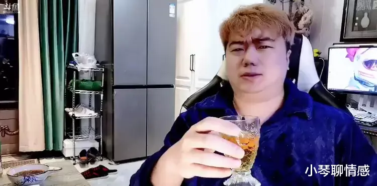 张大龙与女友深夜爆发激烈冲突!女方砸完杯子直奔火车站!