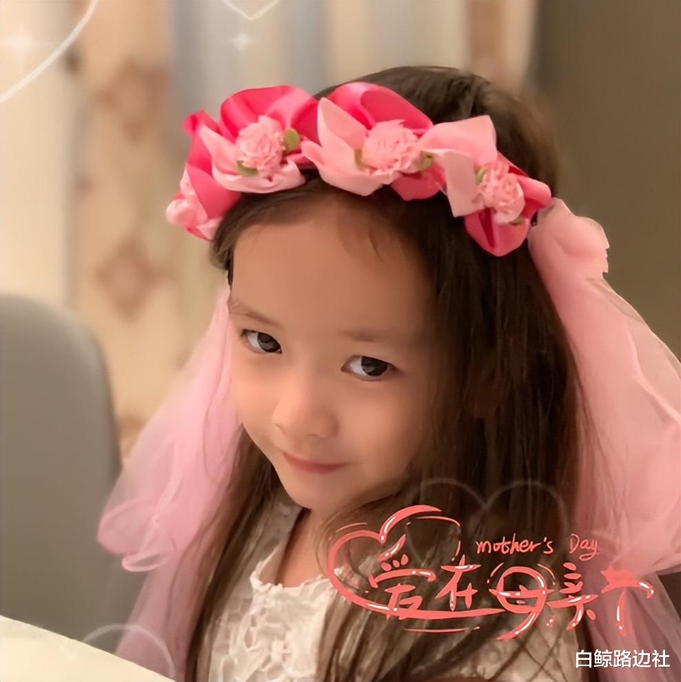 温兆伦|57岁温兆伦罕秀恩爱！小20岁三婚妻子颜值高，素颜状态仍旧惊艳