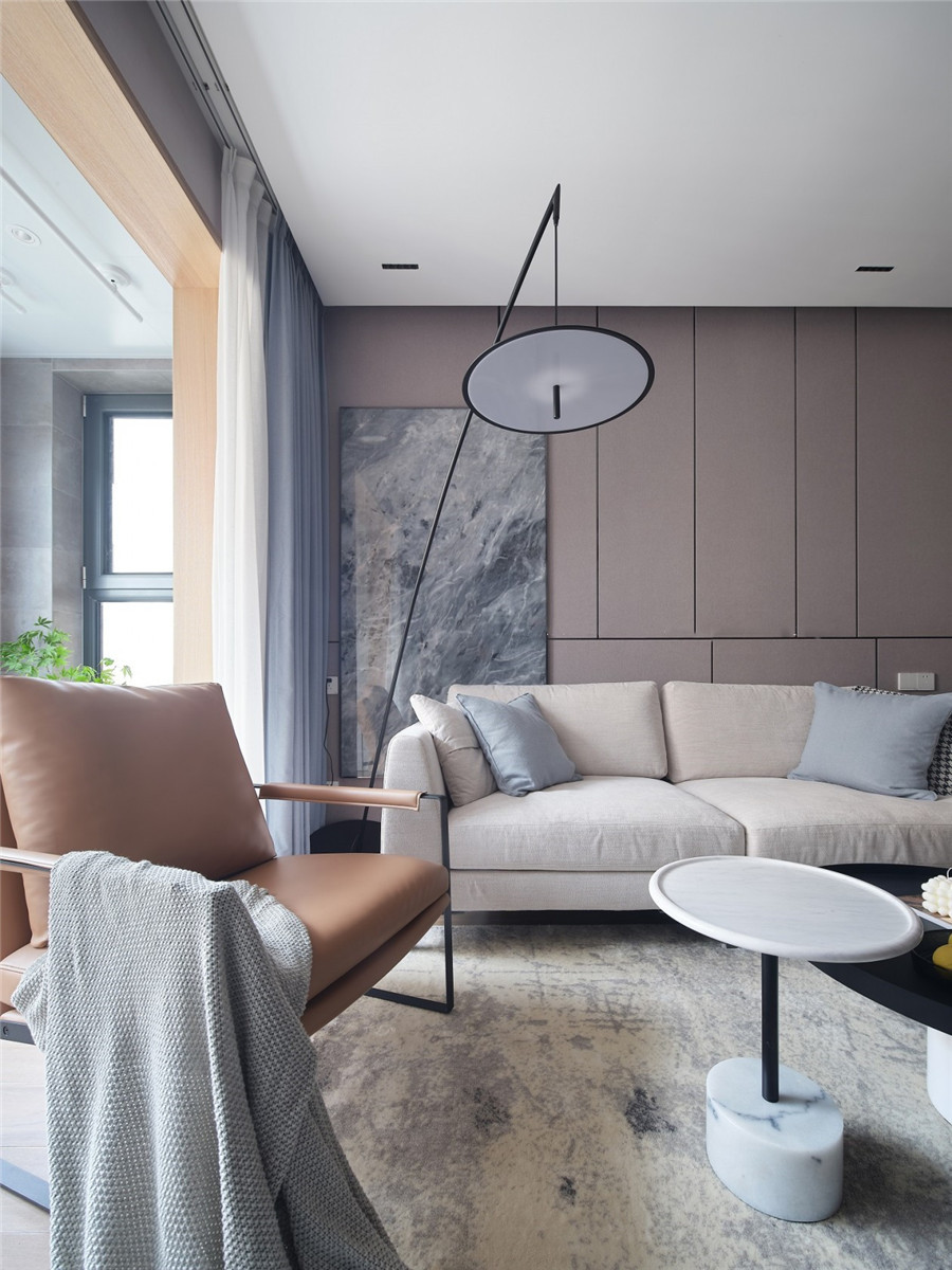 19平简约+原木设计三居室,三口之家储物空间充足传递家的温度