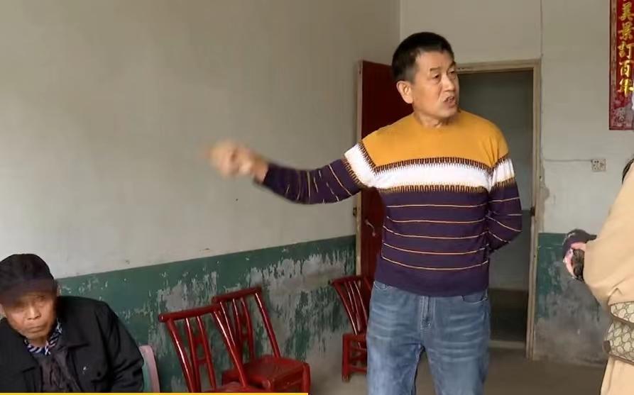 父亲每天忙于牌桌,儿子种8亩土地也不帮忙,儿子:他输了30万