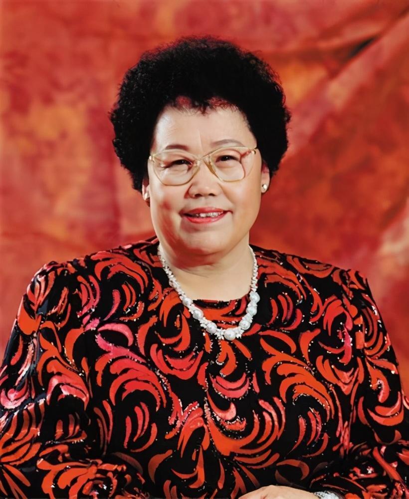 陈丽华|迟重瑞夫妻举办追悼会，陈丽华悲伤哭泣，迟重瑞小心呵护满脸心疼