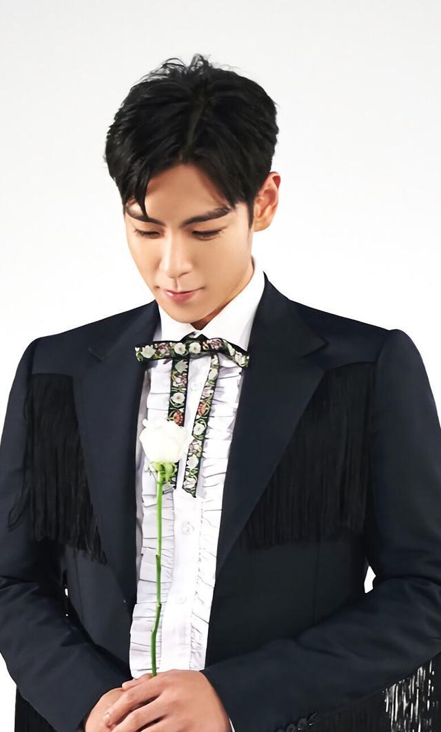 崔胜铉|Bigbang崔胜铉发四人合照，由于崔胜铉的存在，组合难在韩国活动