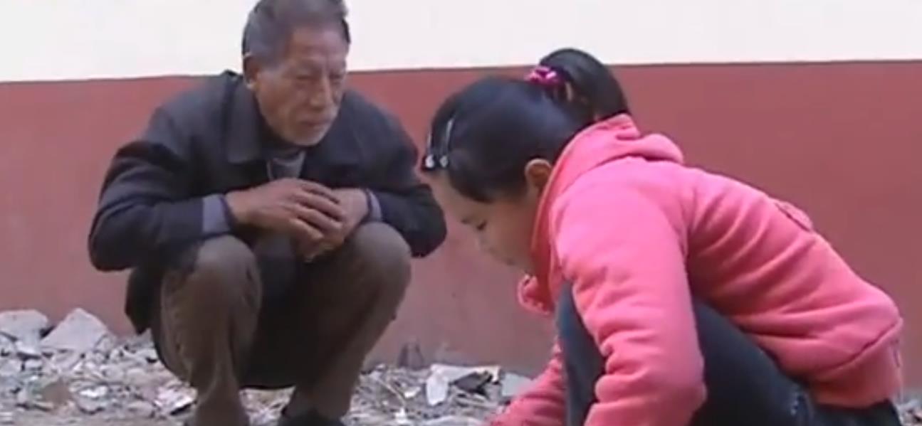 2010年,29万赔偿金引发家族夺女大战,女孩:宁可撞死也不跟亲妈