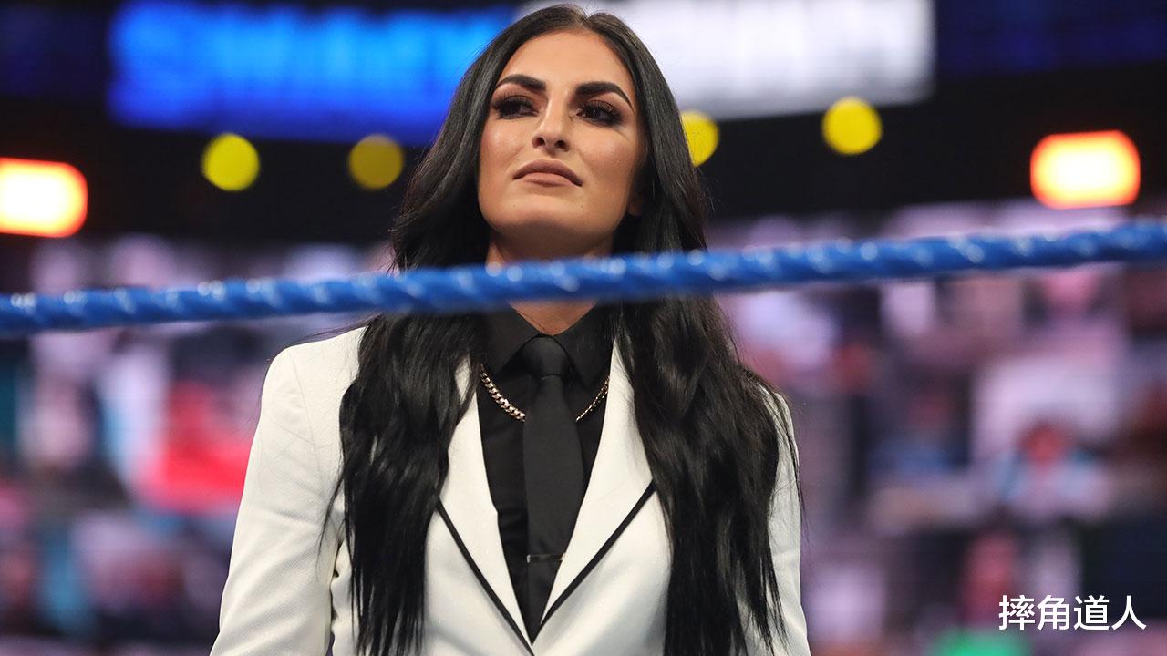 迪拜|WWE“恶女上司”索尼娅是怎样炼成的？这两个男人对她帮助甚大！