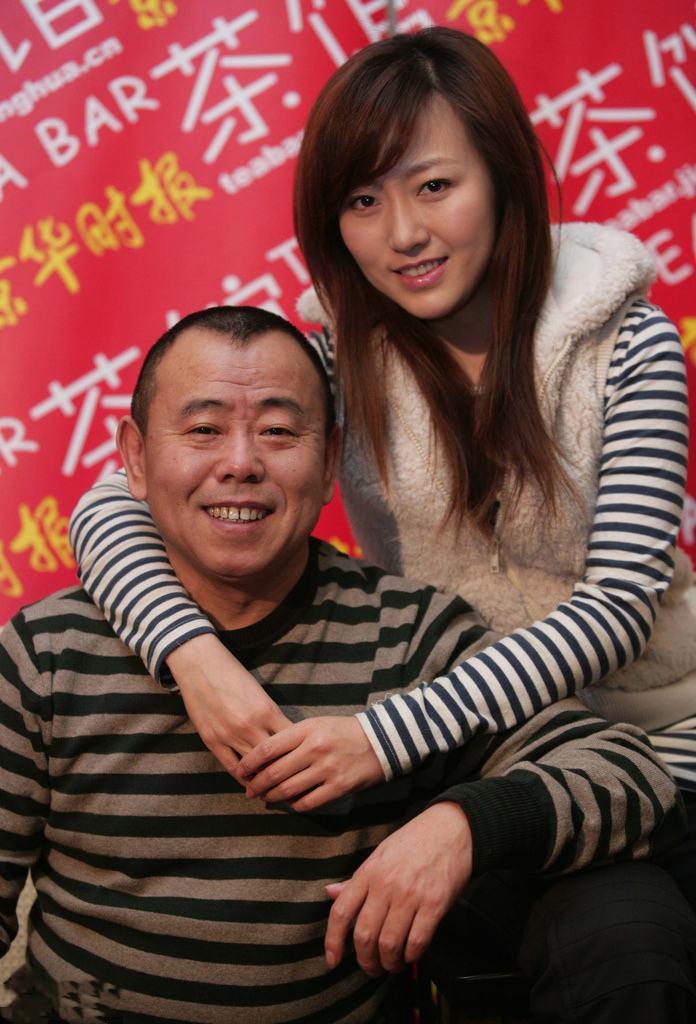 潘阳|潘长江晚节不保,他那嫁给10亿富豪的女儿潘阳,现在过得如何?