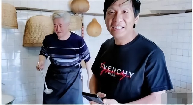 侏罗纪世界统治|赵本山现身象牙山刘老根5拍摄基地，头发花白，老态龙钟，最近烦心事儿不少