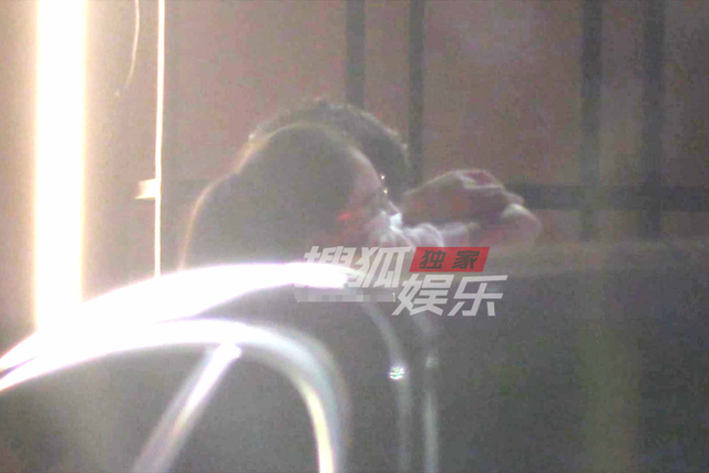 汪小菲|汪小菲张颖颖再被拍!女方撒娇求拥抱,张兰拒其参加家宴仍不认可