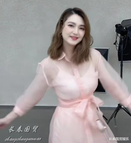 洪欣|洪欣近照曝光，端庄文静身材姣好，无修生图暴露50岁真实颜值