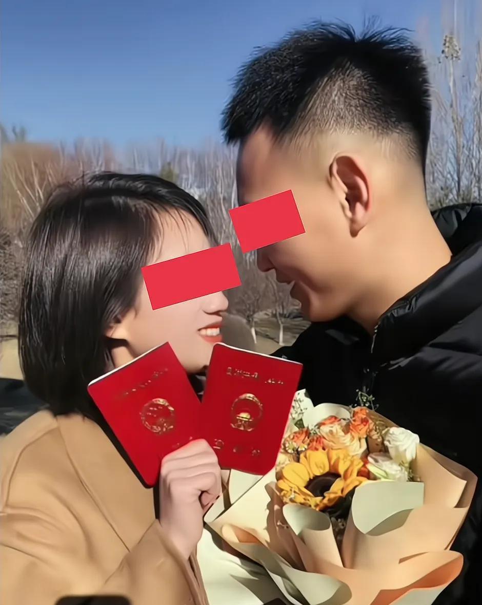 女子丧偶2年,高调炫耀与小叔子领证结婚,网友:想红想疯了