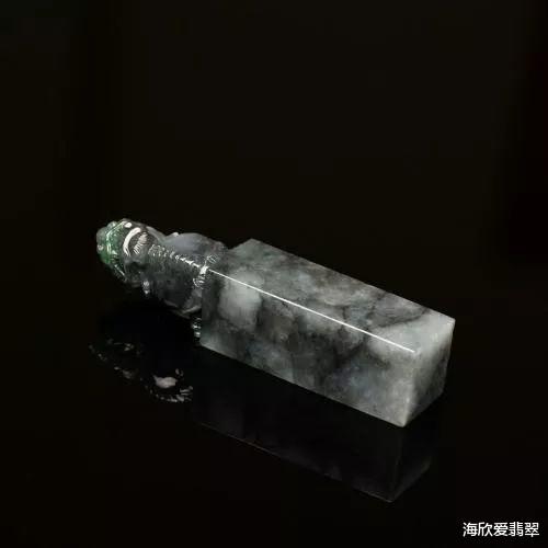 和田玉籽料|为什么现在越来越多人喜欢收藏翡翠印章?