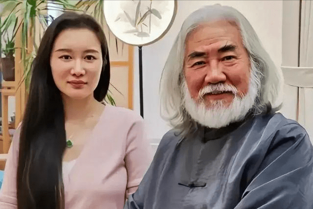 张纪中|张纪中要老婆买便宜衣服：家里有仨孩子要养活嘞！不拍戏该带货了