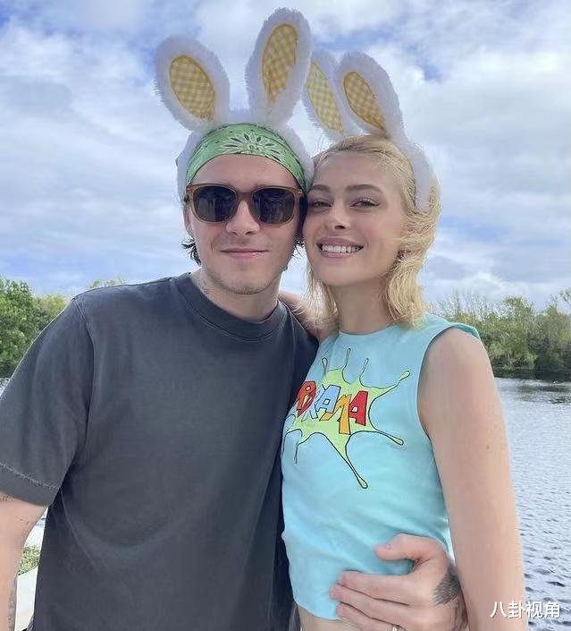 与君初相识|贝克汉姆一家过节,贝嫂小七戴兔耳朵超可爱,老大与儿媳狂撒狗粮