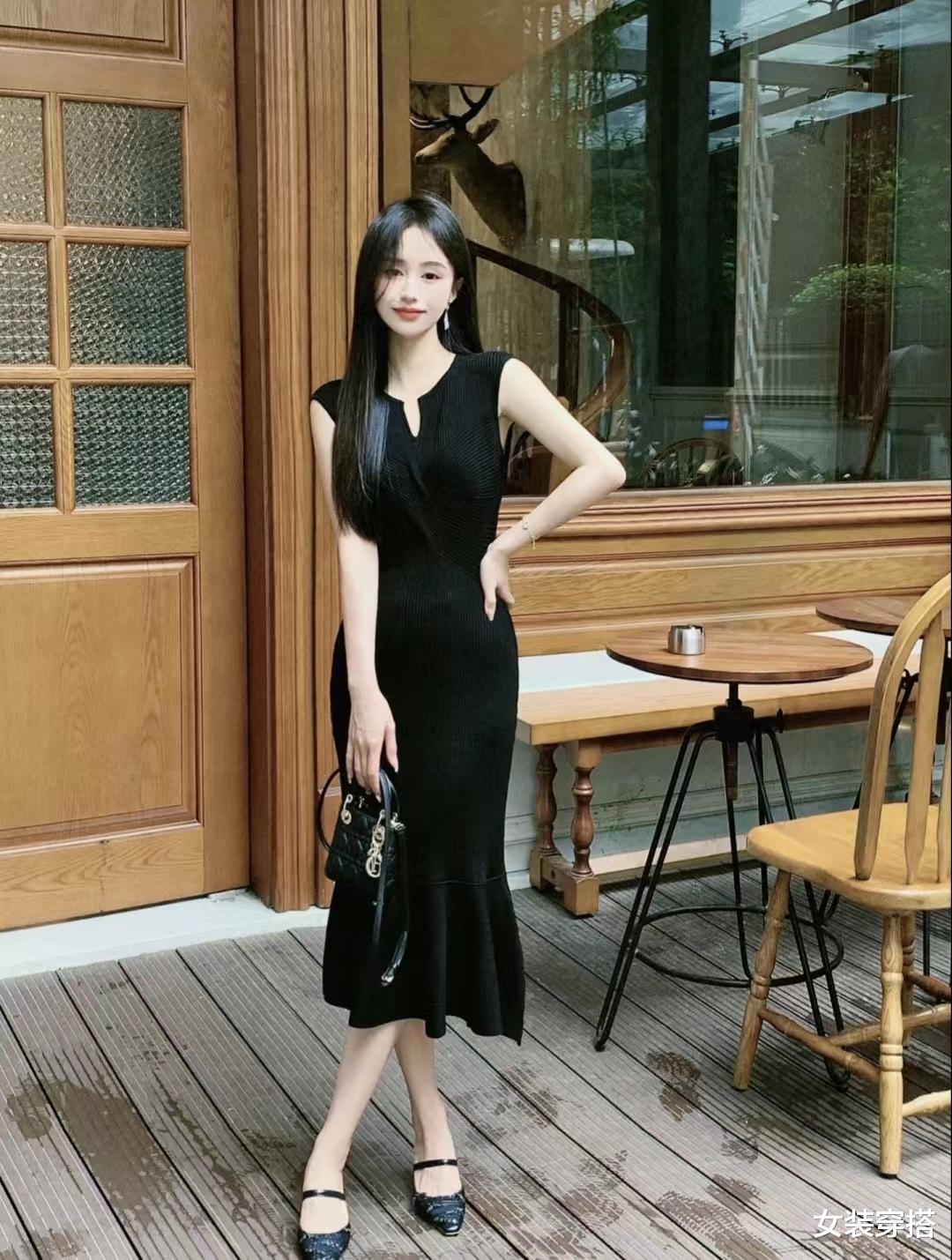 中长款小黑裙搭配什么鞋子好看