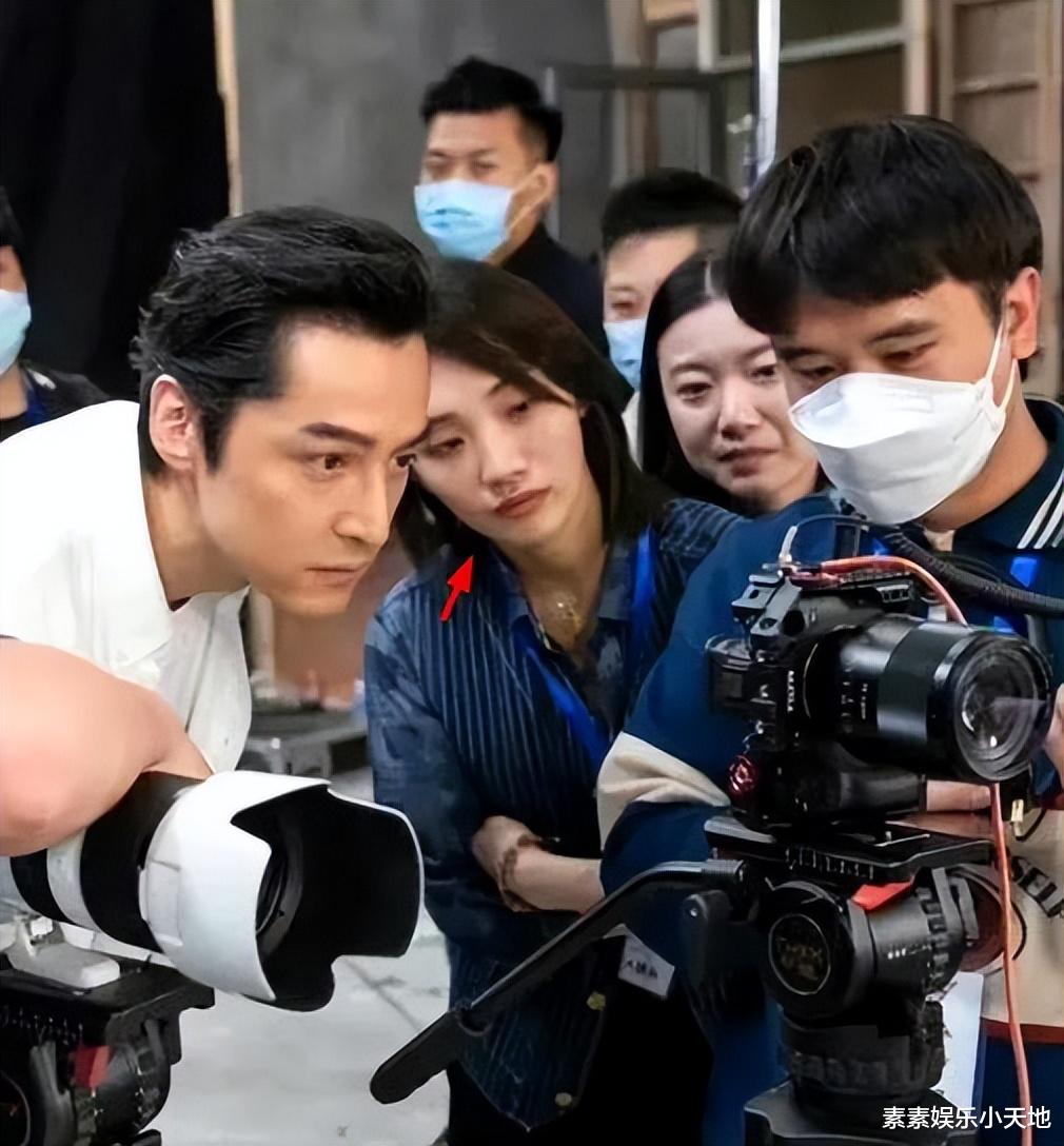 胡歌|胡歌老婆黄曦宁怀孕照片公开:夫妻一起探班袁弘,当时孕肚很明显