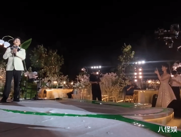 张檬|张檬婚礼晚宴曝光!金恩圣张睿合唱好欢快,新娘台下拍照笑靥如花