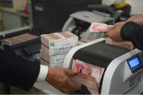 辽宁沈阳,一男子在某银行处存入3000万,以获取高额利息