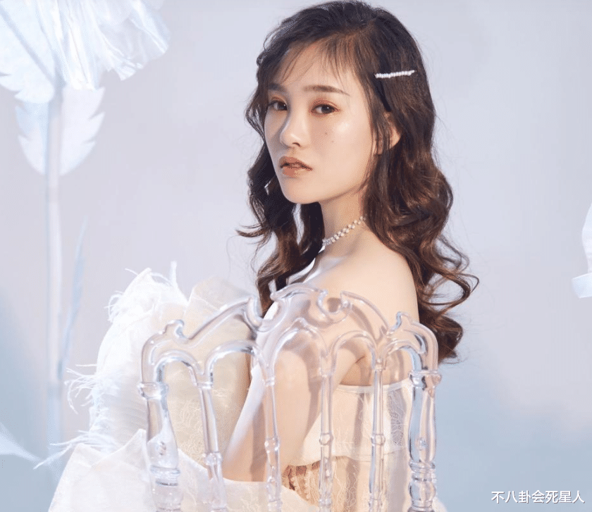 巨兴茂|巨兴茂小15岁妻子晒孕照,身材丰满不输柳岩,男方被曝身家亿万