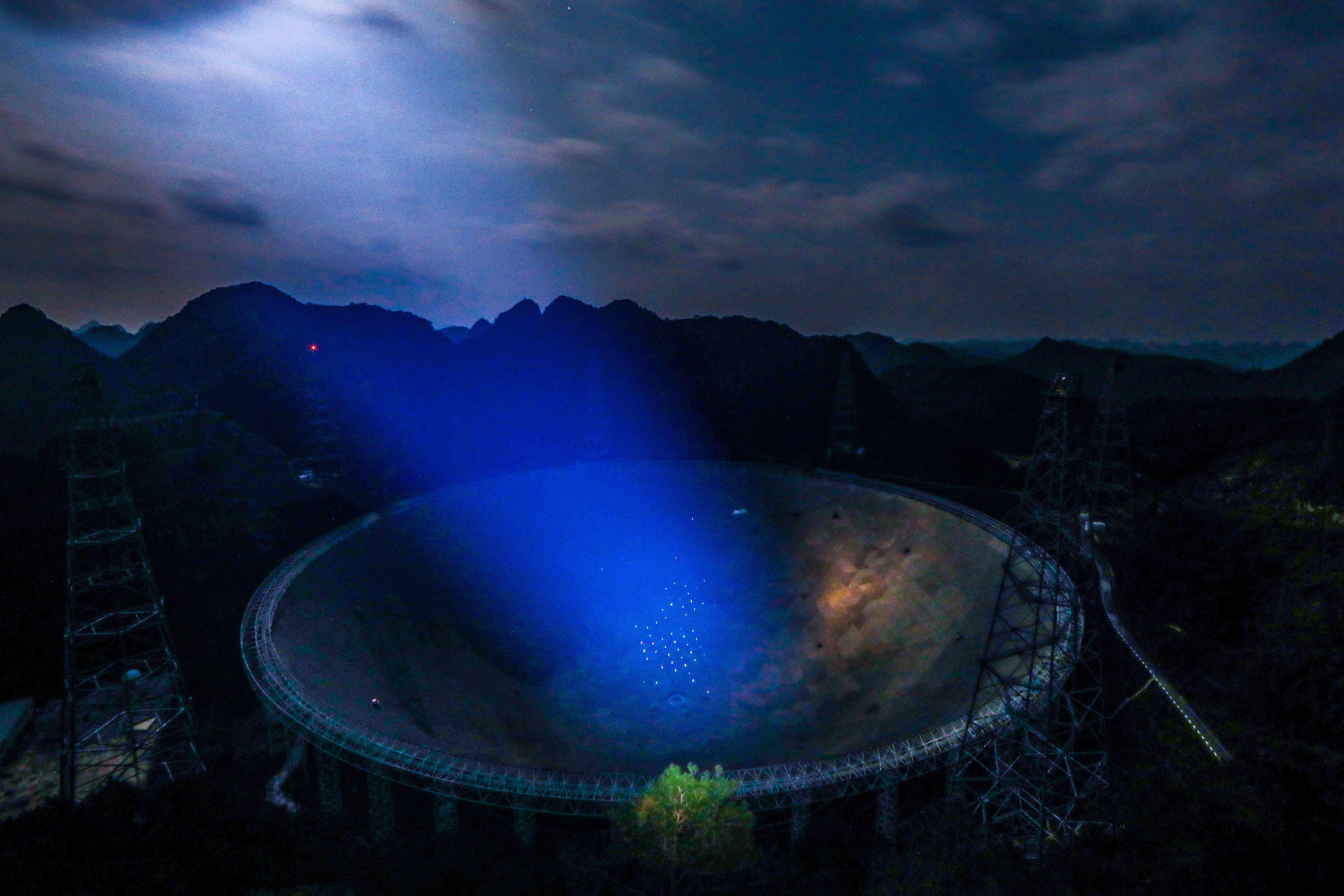 天上有颗星辰,叫做南仁东:因为他,我们才能看到时空的尽头