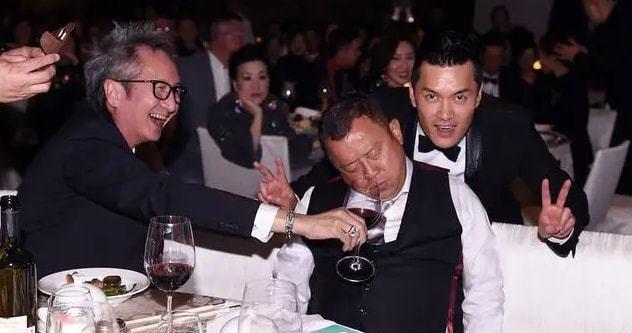 波音737|娱乐圈中醉酒出丑的明星,个个比曹格还离谱,网友吐槽:真掉价