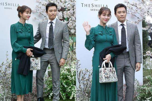 原创|40岁李珉廷近照美似洋娃娃 与李秉宪结婚9年 贵族出身身价不凡