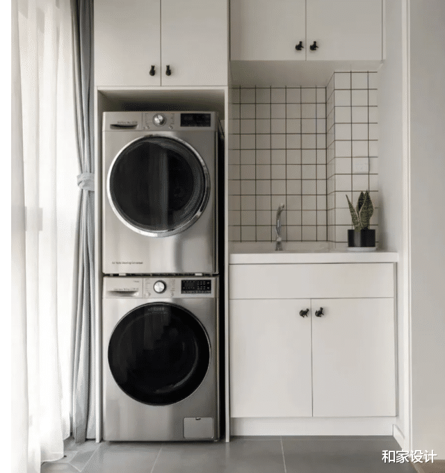 这么小的阳台,怎样才能设计得更合理呢?并且改造成超能收纳空间