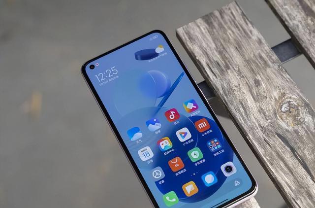 雷军彻底清仓，OLED柔性屏+轻薄手感，骁龙778G手机降至1139元