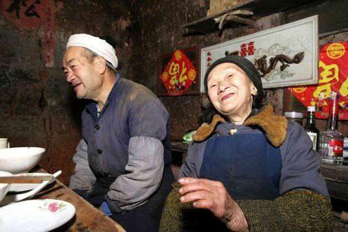 19岁小伙带29岁女子隐居深山50年,被发现后问:毛主席可好