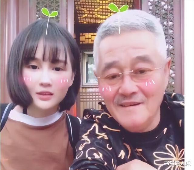 赵一涵|赵一涵直播:回北京家了,房子有点捡漏也就4层,感慨找不到保姆