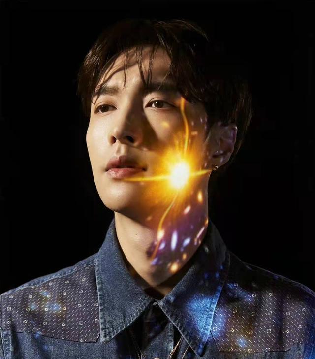 张艺兴|张艺兴发烟花vlog：一句直白的22年愿望，触动人心