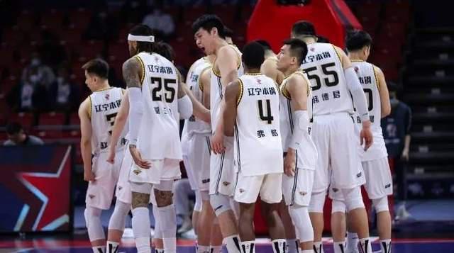 辽宁男篮|韩德君效仿易建联，他可不是为了周琦，辽宁王朝要开始了！