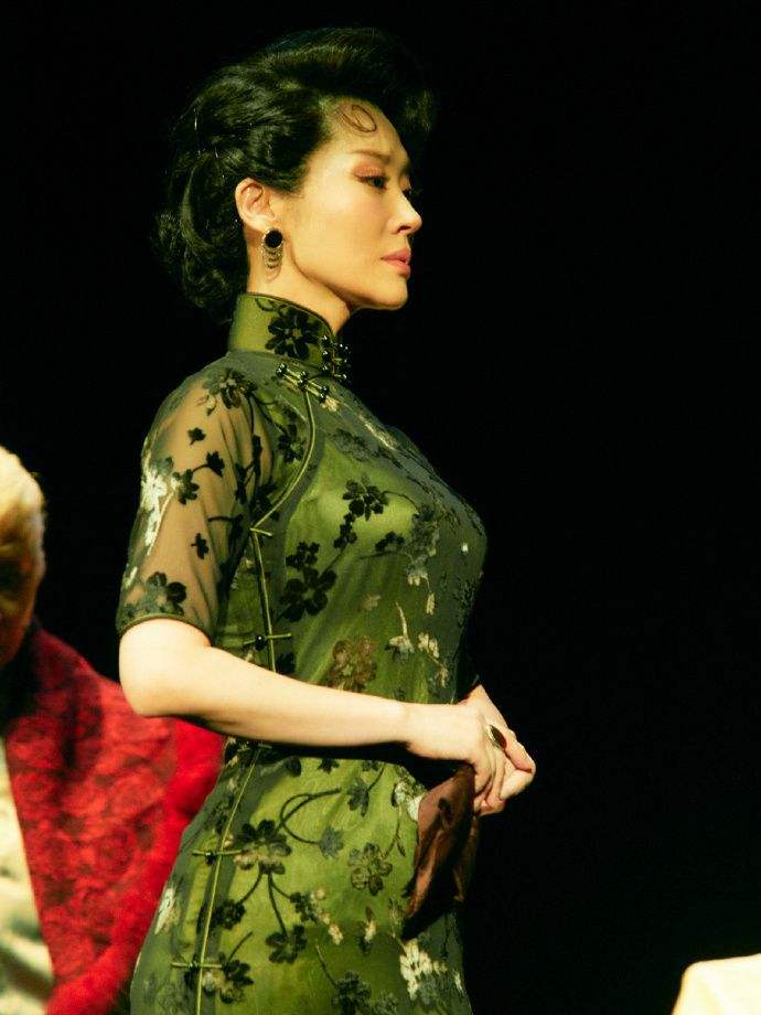 赵丽颖|同样穿“旗袍”，把杨颖和许晴陈数等人放一起看，差别就出来了