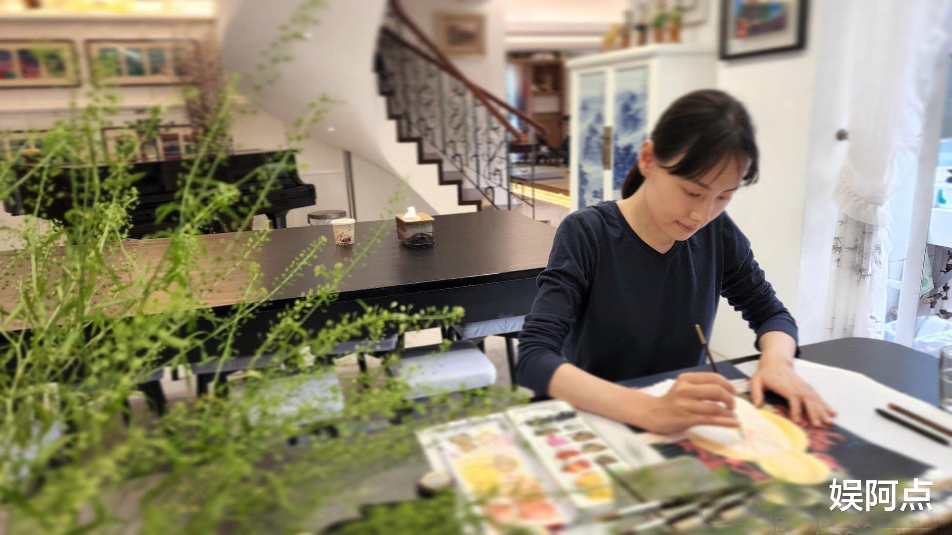 梁洛施|梁洛施高调晒出美术作品，豪宅内景显奢华！郭嘉文无法取而代之