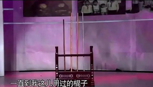 六小龄童|六小龄童用的那根金箍棒，能卖多少钱？你别说，他还真拿去估过价