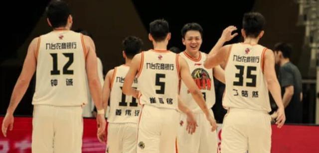 吉林男篮|50-40！超级外援19+6+4大发神威首钢双塔11+6变废塔王晗碾压老雅