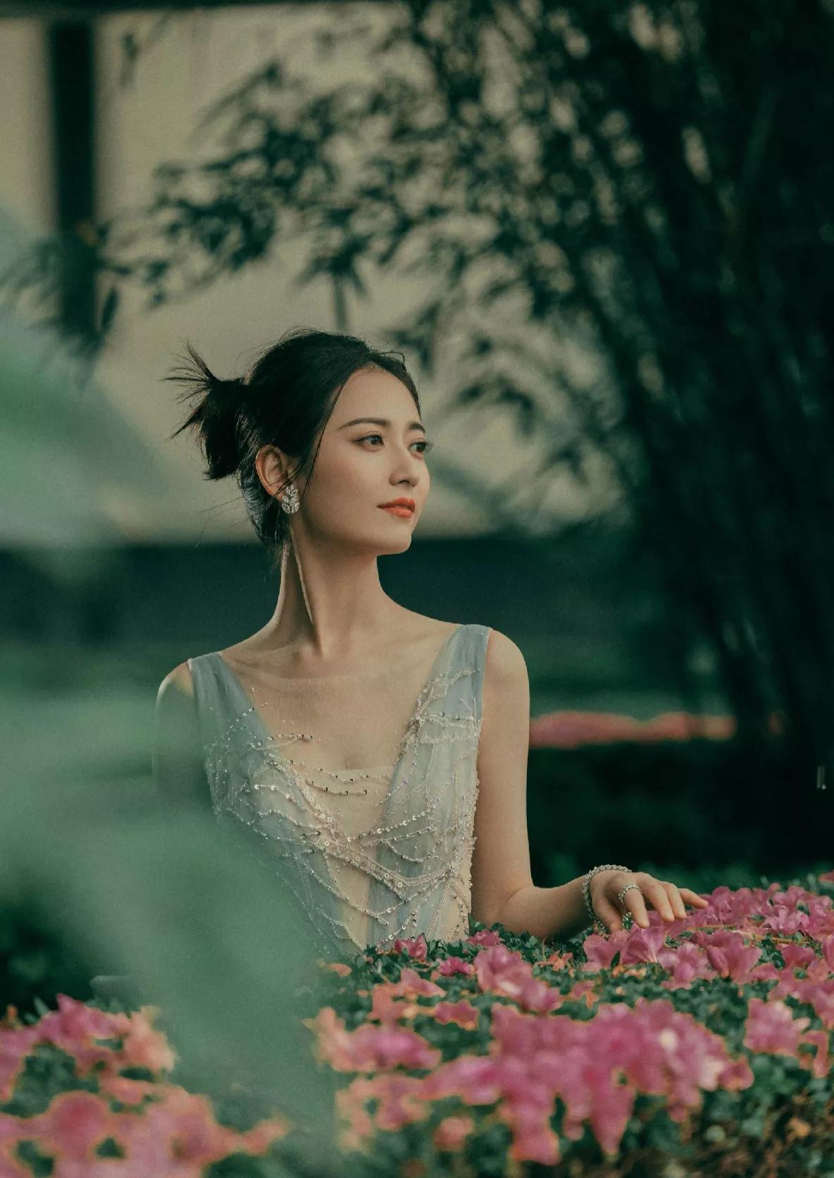 白梦妍|女明星赏花写真合集:刘诗诗 赵丽颖 刘亦菲 杨幂 白鹿 杨颖 李沁 杨紫