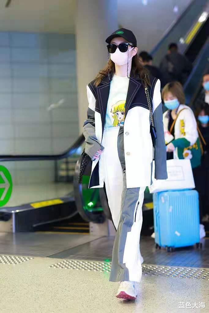 戚薇|富婆戚薇：因一瓶香水让何炅道歉，后直播卖假货拒不认错宣布退圈