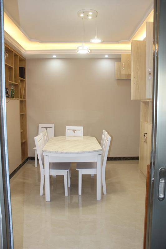 客厅砌了半堵墙,亲戚都说我脑子进水,柜子没做到顶才是大败笔!