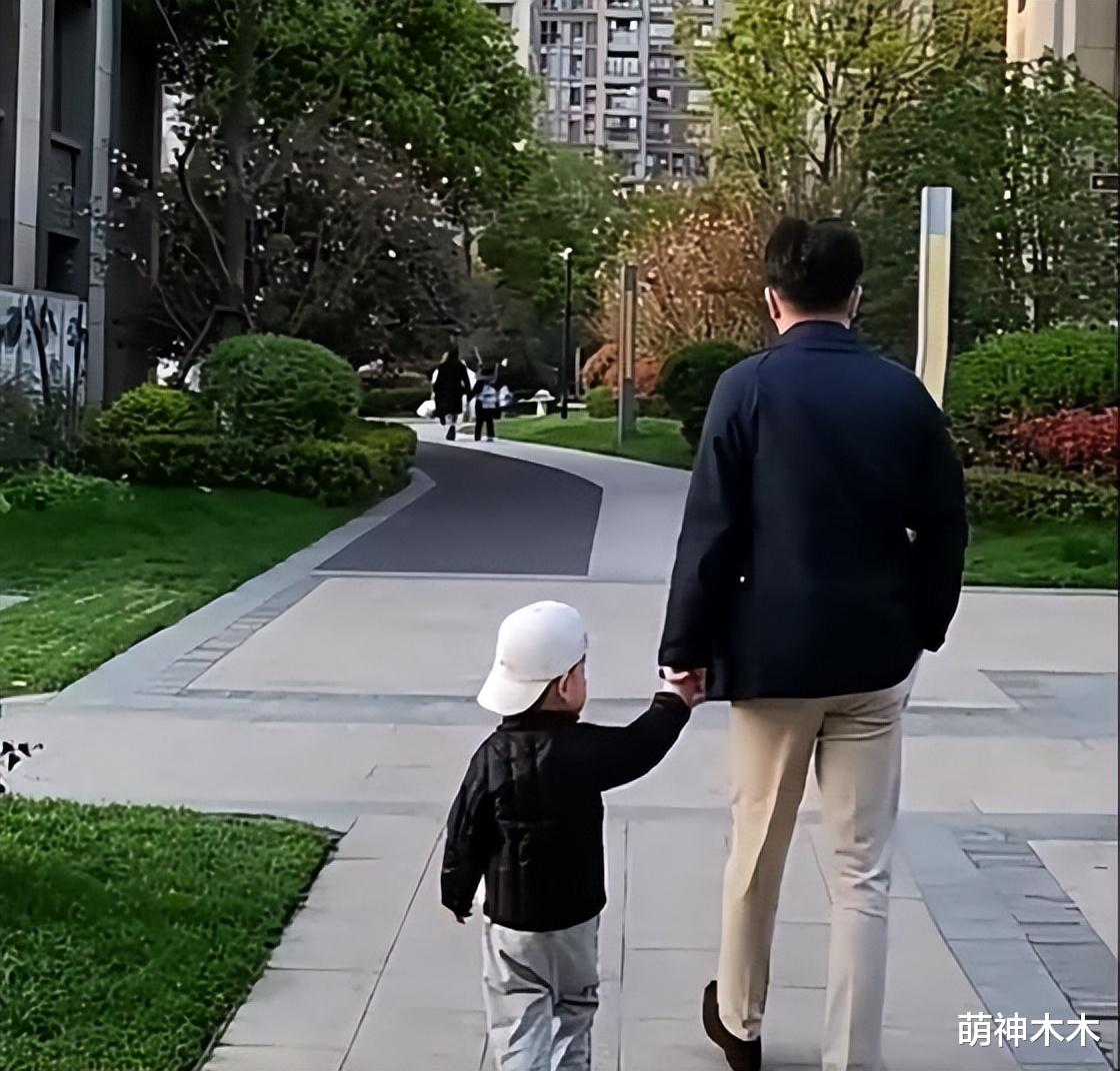 校花|魏鹏被曝遭逮捕后续：余声删除恩爱留言，夫妻二人关闭评论区