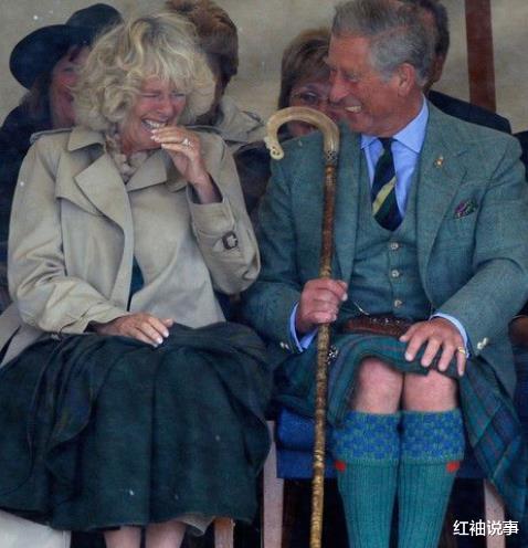 查尔斯王子|73岁查尔斯真会玩浪漫，跟卡米拉共进晚餐，喂娇妻吃蛋糕好宠溺