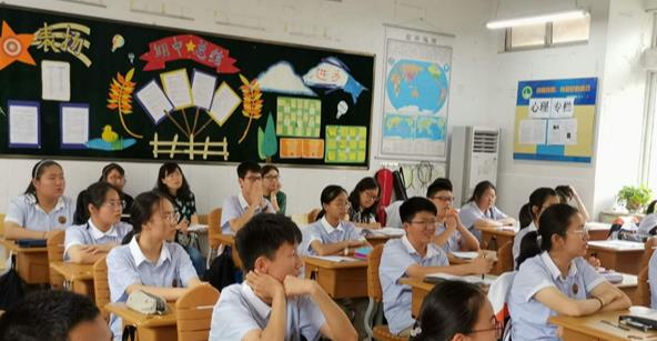 化妆品 中学生“标准发型”火了，男生剪完阳光帅气，女生哭着不要剪这种