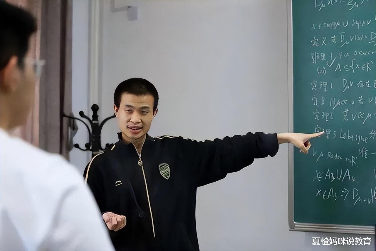 大学生|韦神的“简历”引起热议，区区四行字，其中的含金量让人佩服不已