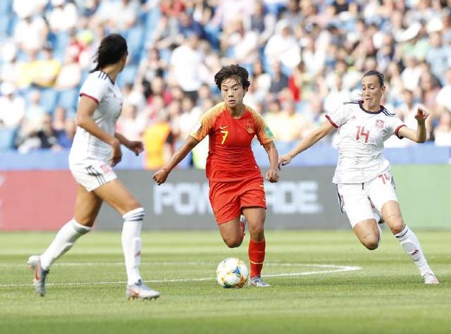 哈斯|衣锦还乡，江苏女足6大国脚再获巨奖，网友：吴海燕你也是冠军