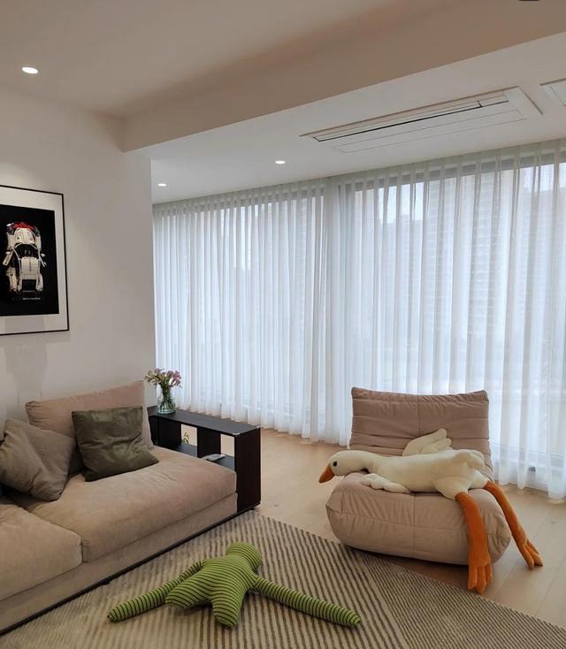 走进她家,才知道什么叫作有孩子的家庭,130新家“空无一物”