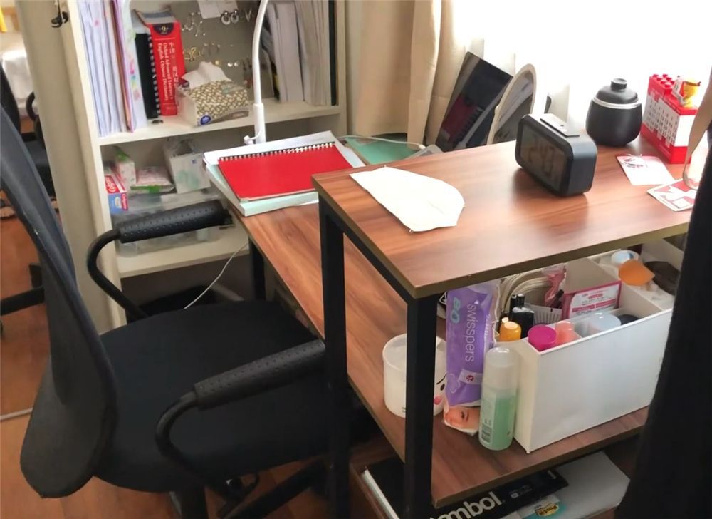 香港4位姑娘合租35㎡蜗居，卧室仅有5㎡，客厅也改成了卧室