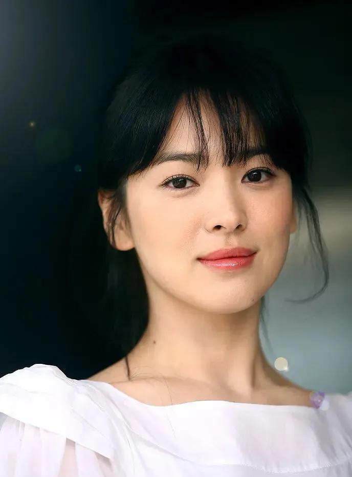 短发 Jessi厚唇被骂怪物、辛芷蕾三瓣唇、肯豆唇肿似蜂蛰,填充失败?