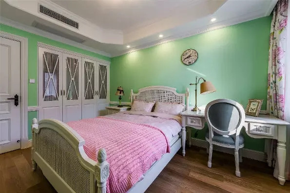 200平美式别墅无主灯,但是凹吊顶上的射灯如星罗棋布的夜空