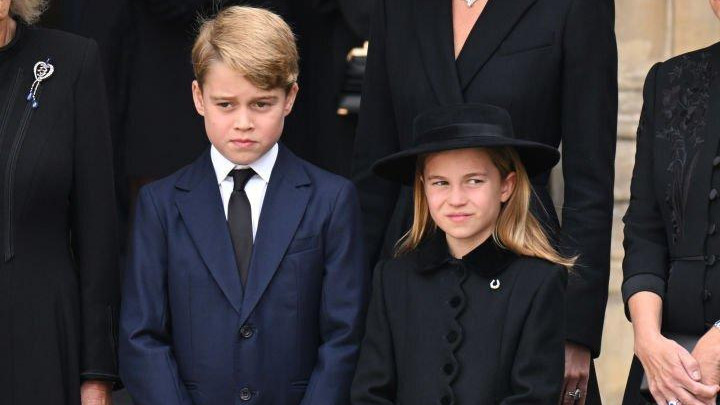 夏洛特公主|7岁夏洛特与乔治聊天，被卡米拉严厉训斥，梅根眼神凌厉！