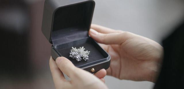 底线|《底线》大结局:三位母亲被洗白是败笔,两对男女成眷侣恰到好处