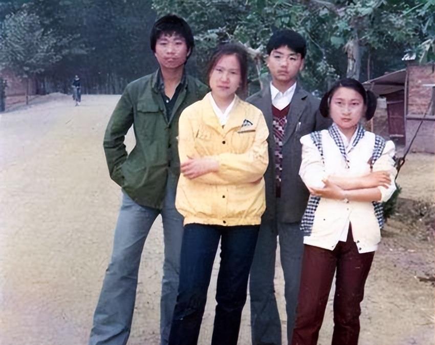 刘强东|年轻时的刘强东，穿着真叫人心酸，不愧是“白手起家”