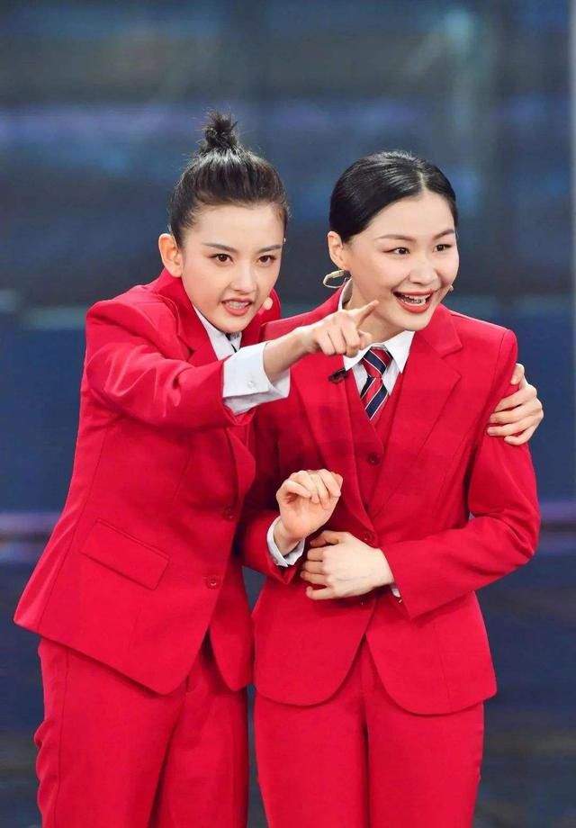 春晚|央视虎年春晚首次联排!张小斐贾玲挽手露面,邓超独自现身无人陪